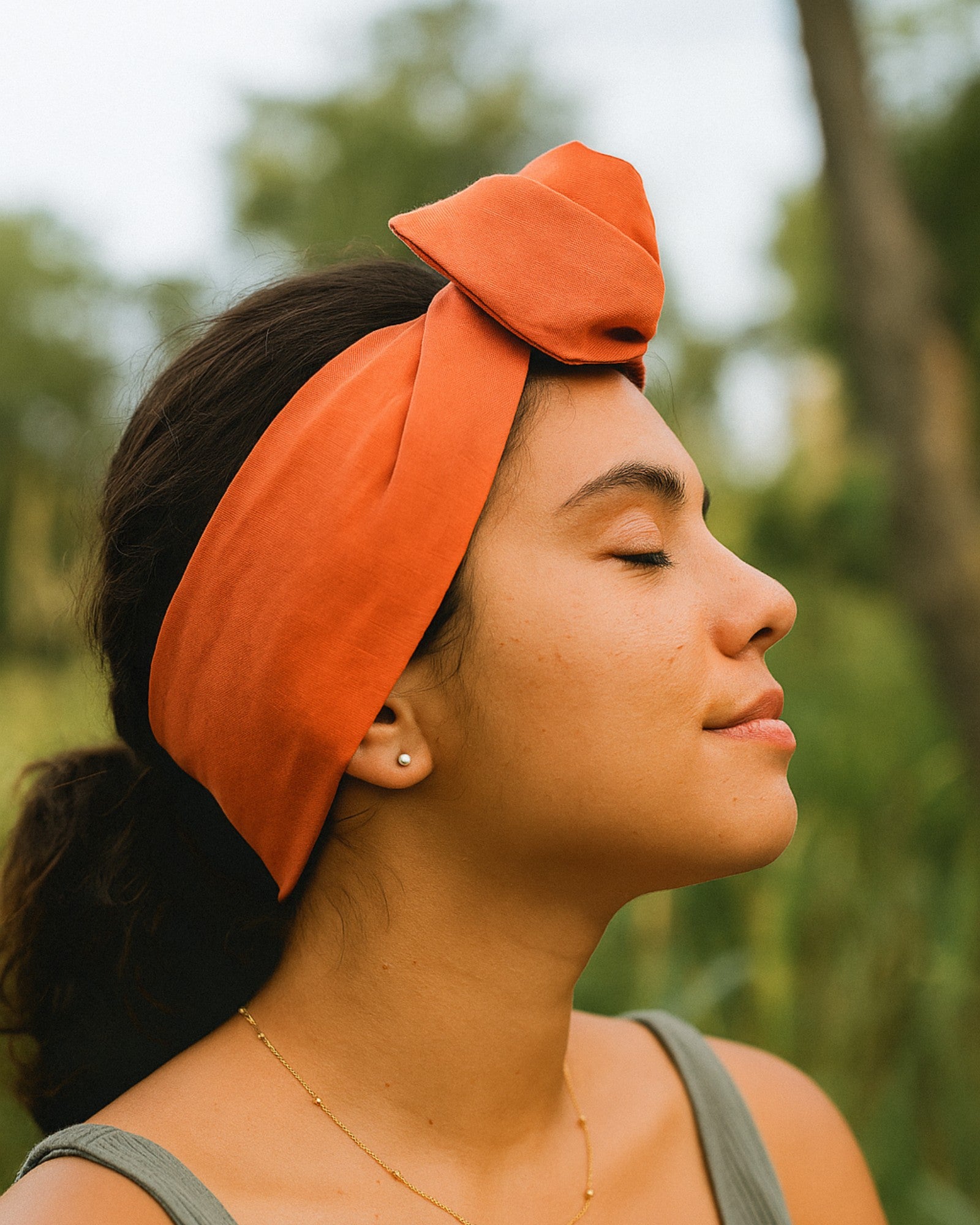 Ladies wire headwrap - side view on model